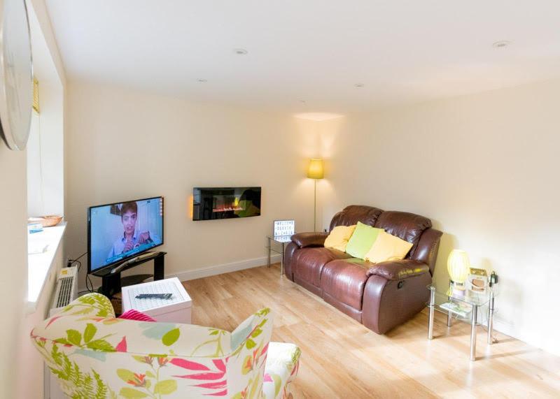 The Retreat, Own Hot Tub, Romantic Escape, Near Lyme Regis Exterior photo